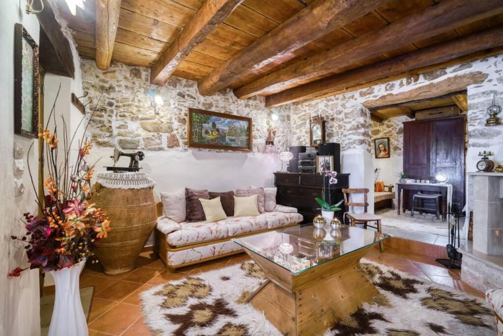 Traditional Cretan Stone House In The Center Of Crete Litos エクステリア 写真
