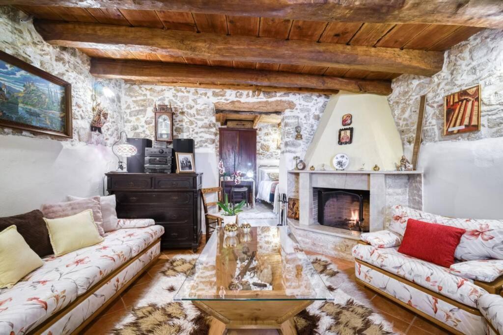 Traditional Cretan Stone House In The Center Of Crete Litos エクステリア 写真