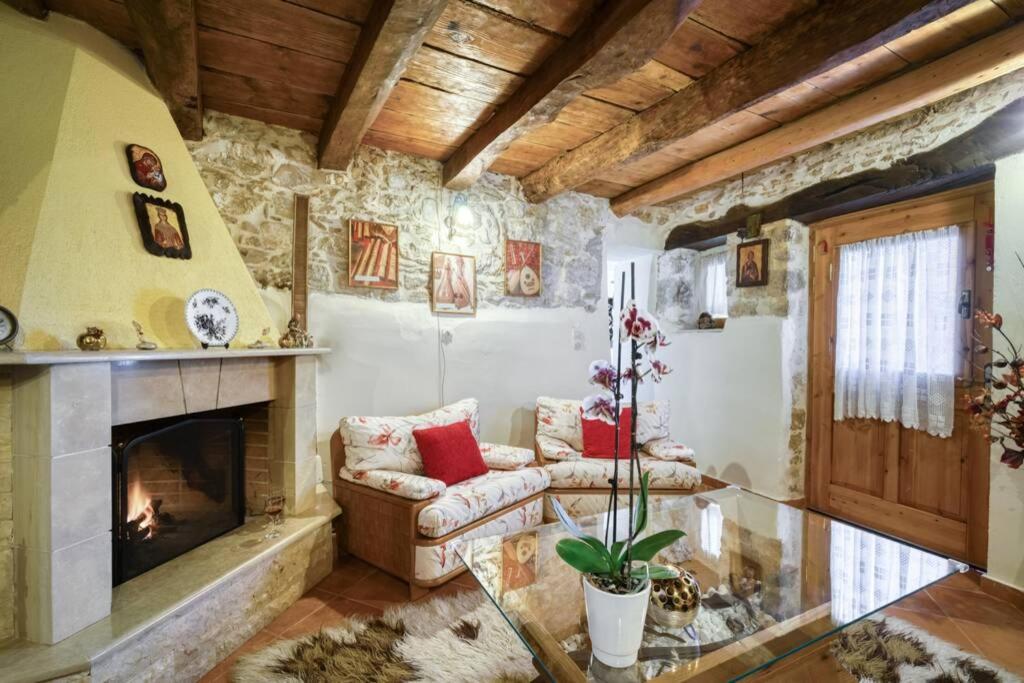 Traditional Cretan Stone House In The Center Of Crete Litos エクステリア 写真